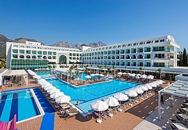Karmir Hotel Resort & Spa