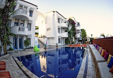 La Brezza Beach Hotel