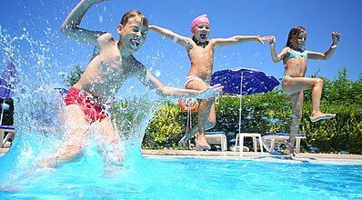 Akay Garden Family Club Havuz / Deniz