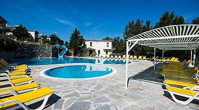 Akay Garden Family Club Havuz / Deniz
