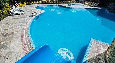 Akay Garden Family Club Havuz / Deniz