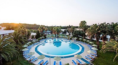 Altınyunus Resort Thermal Hotel Havuz / Deniz