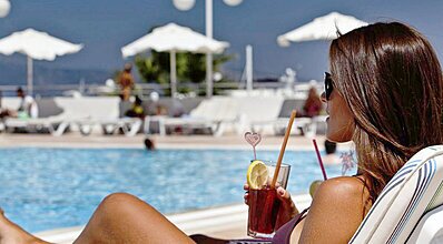 Altınyunus Resort Thermal Hotel Havuz / Deniz