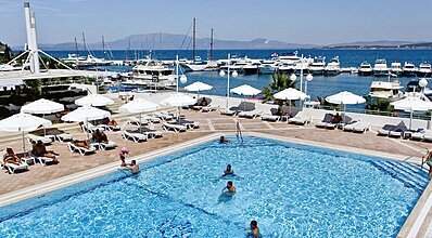 Altınyunus Resort Thermal Hotel Havuz / Deniz