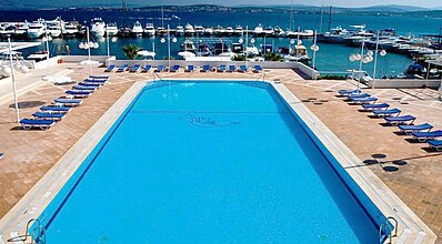 Altınyunus Resort Thermal Hotel Havuz / Deniz