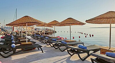 Altınyunus Resort Thermal Hotel Havuz / Deniz