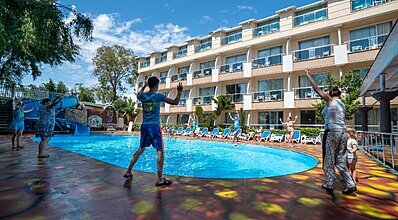 Aperion Beach Hotel Havuz / Deniz