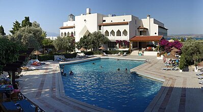 Arinnanda Otel Havuz / Deniz