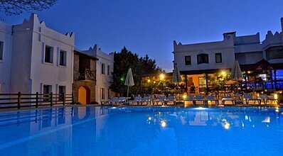 Atrium Hotel Havuz / Deniz