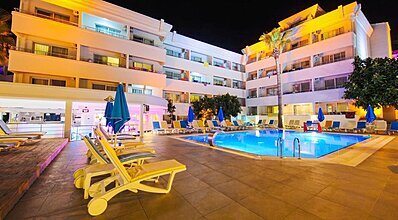 Banu Hotel Luxury Havuz / Deniz