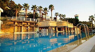 Blue Dreams Resort Spa Havuz / Deniz