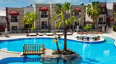 Bodrium Hotel Spa Havuz / Deniz