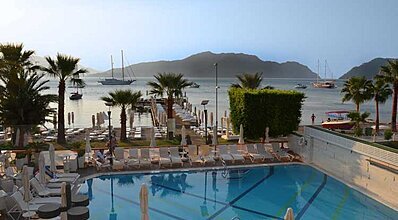 Cettia Beach Resort Hotel Havuz / Deniz