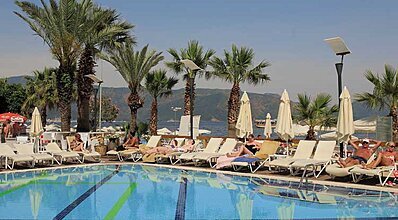 Cettia Beach Resort Hotel Havuz / Deniz