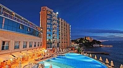 Charisma De Luxe Otel Havuz / Deniz