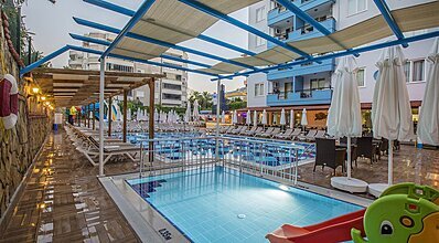 Club Big Blue Suite Hotel Havuz / Deniz