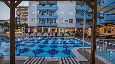 Club Big Blue Suite Hotel Havuz / Deniz