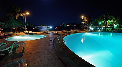 Club Datça Tatil Köyü Havuz / Deniz