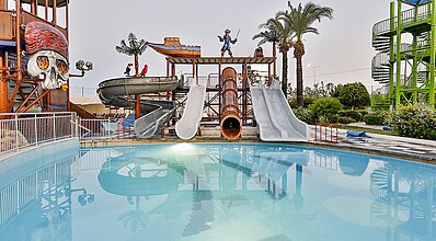 Crystal Admiral Resort Suites Spa Genel Görünüm