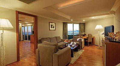 Crystal Admiral Resort Suites Spa Oda