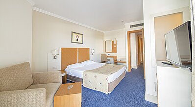 Crystal Admiral Resort Suites Spa Oda