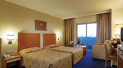 Crystal Admiral Resort Suites Spa Oda