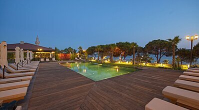 Cunda Despot Evi Havuz / Deniz