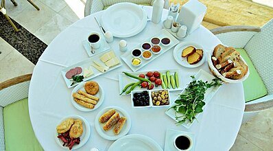 Cunda Kıvrak Otel Yeme / İçme