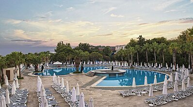 Delphin Botanik Hotel Havuz / Deniz