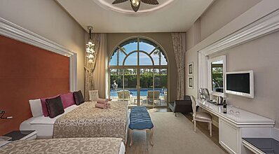 Delphin Imperial Lara Oda