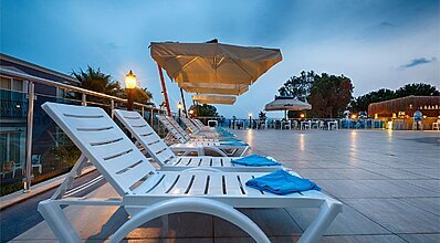 Doramar Resort & Aqua Tatil Köyü Havuz / Deniz