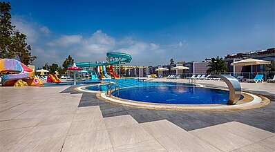 Doramar Resort & Aqua Tatil Köyü Havuz / Deniz