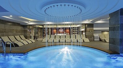 Double Tree By Hilton Kusadasi Havuz / Deniz