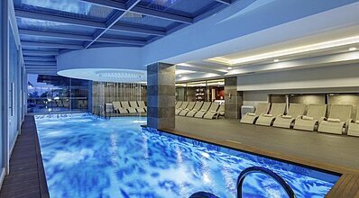 Double Tree By Hilton Kusadasi Havuz / Deniz