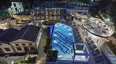 Double Tree By Hilton Kusadasi Havuz / Deniz