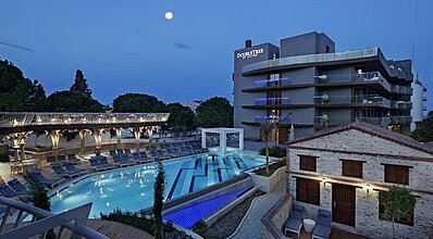 Double Tree By Hilton Kusadasi Havuz / Deniz