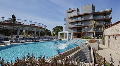 Double Tree By Hilton Kusadasi Havuz / Deniz
