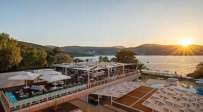 DoubleTree By Hilton Bodrum Işıl Club Resort Havuz / Deniz