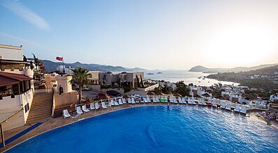 Family Belvedere Hotel Havuz / Deniz