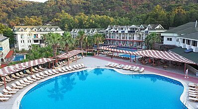 Green Forest Holiday Village  Havuz / Deniz