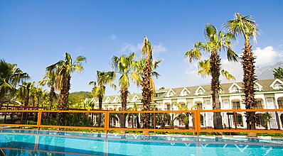 Green Forest Holiday Village  Havuz / Deniz