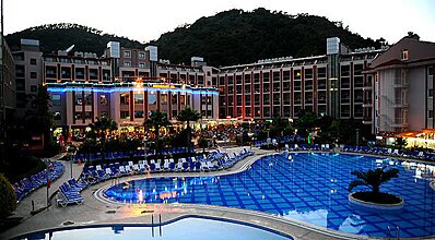 Green Nature Resort & Spa Havuz / Deniz