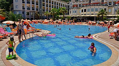 Green Nature Resort & Spa Havuz / Deniz