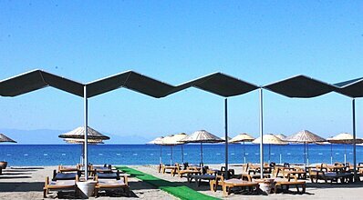 Gumuldur Mavi Deniz Otel Havuz / Deniz