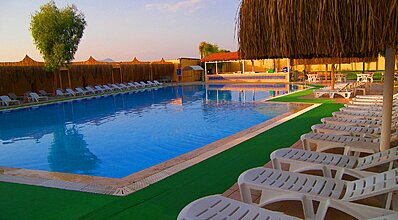 Hedef Beyt Hotel Resort Spa Havuz / Deniz
