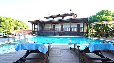 Hotel Azmakhan Havuz / Deniz