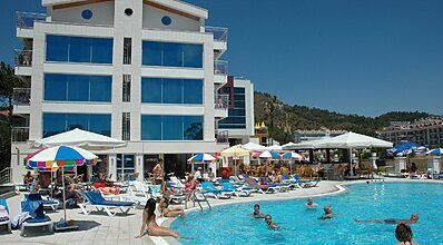 İdeal Pearl Hotel Havuz / Deniz