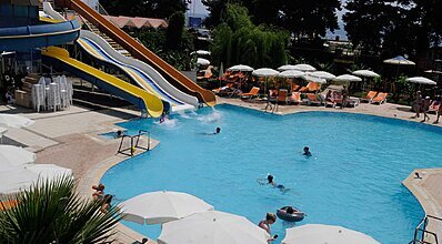 Klas Hotel Havuz / Deniz