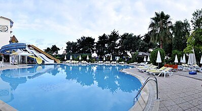 Klas Hotel Havuz / Deniz