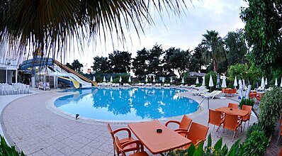 Klas Hotel Havuz / Deniz